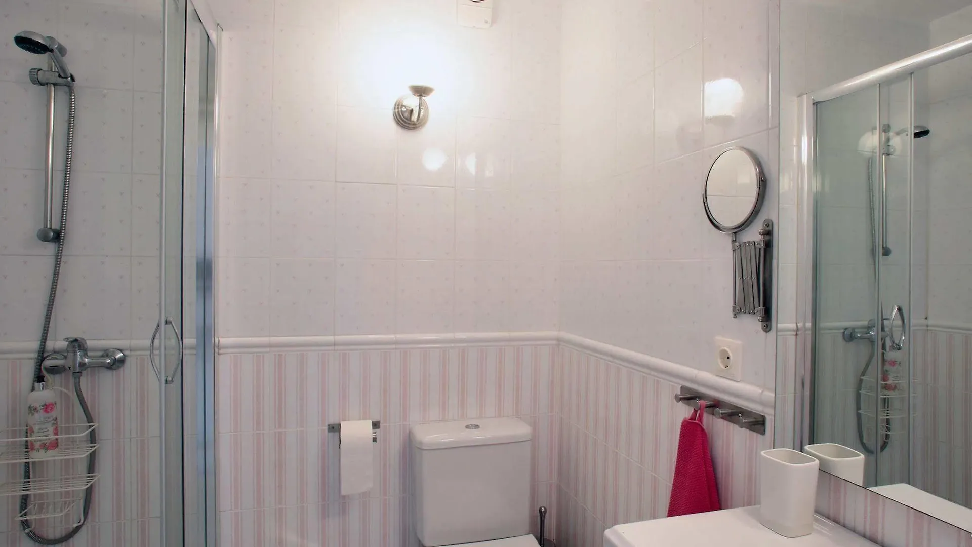 Your Vacation Retreat Right On The Beach Casares Hébergement de vacances